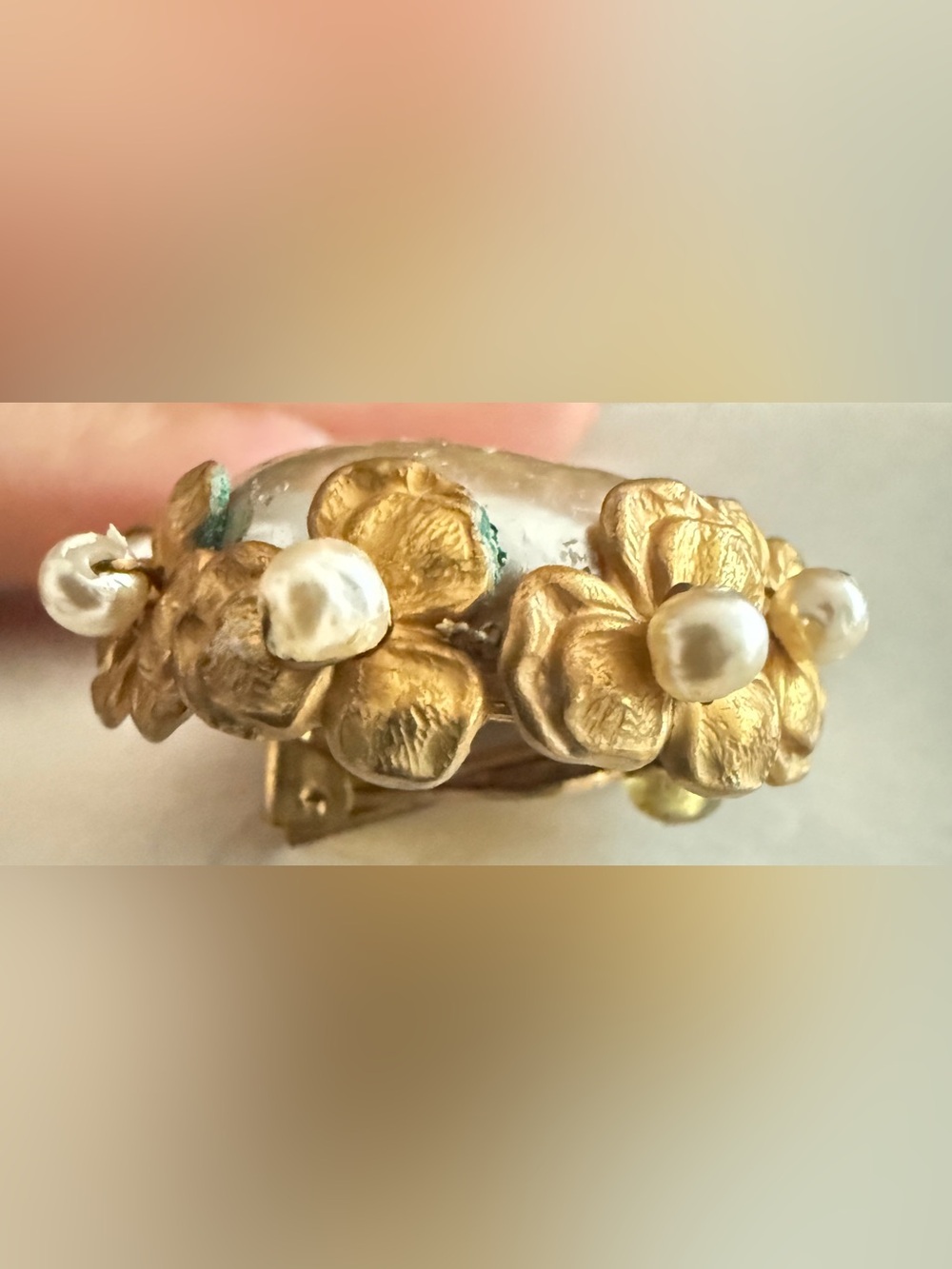 Vintage Miriam Haskell Faux Baroque Pearl Clip-On Earrings Gold Tone Signed - Picture 10 of 10